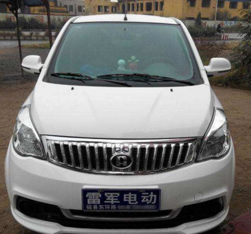 雷軍進(jìn)軍電動(dòng)汽車領(lǐng)域 產(chǎn)品圖片與店鋪裝修設(shè)計(jì)理念解析